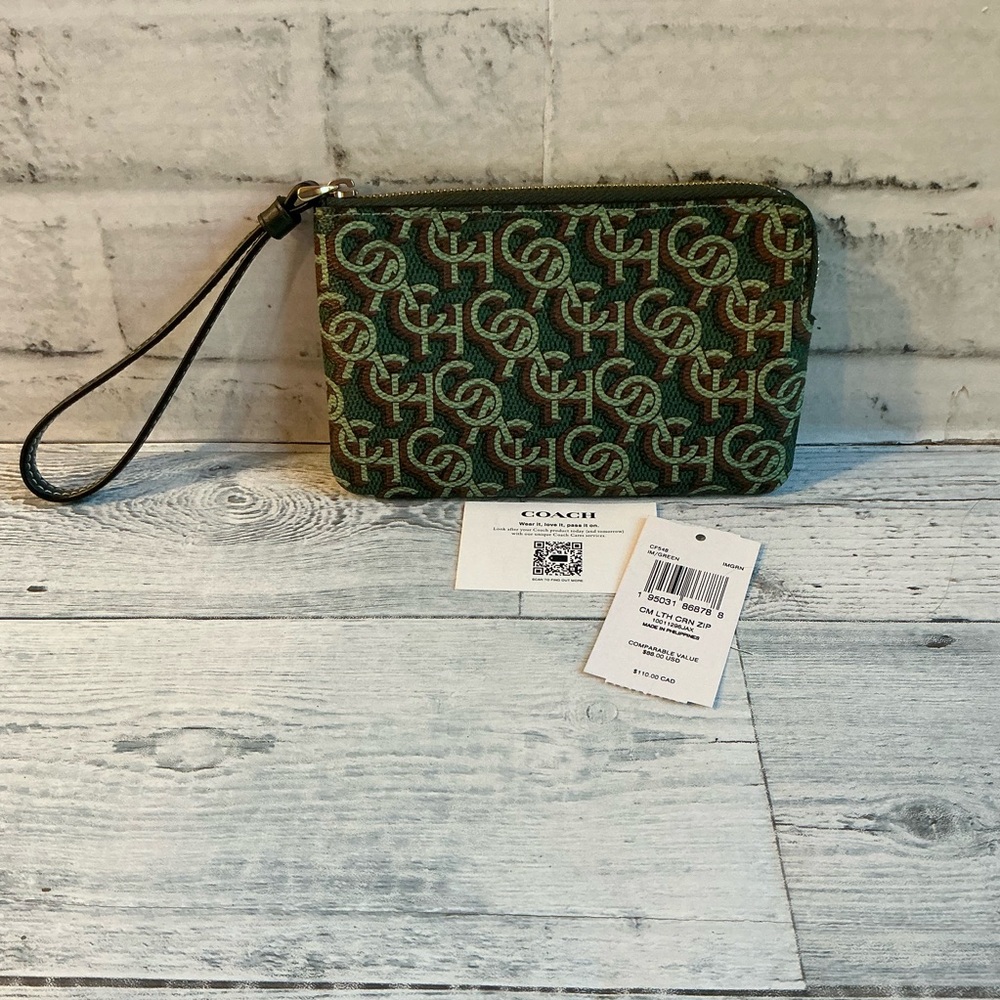 Coach NWT Green Monogram Corner Zip Wristlet